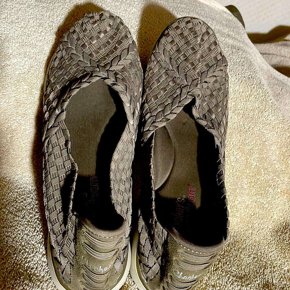 Skechers memory foam walking cute shoes Taupe color Size 11m